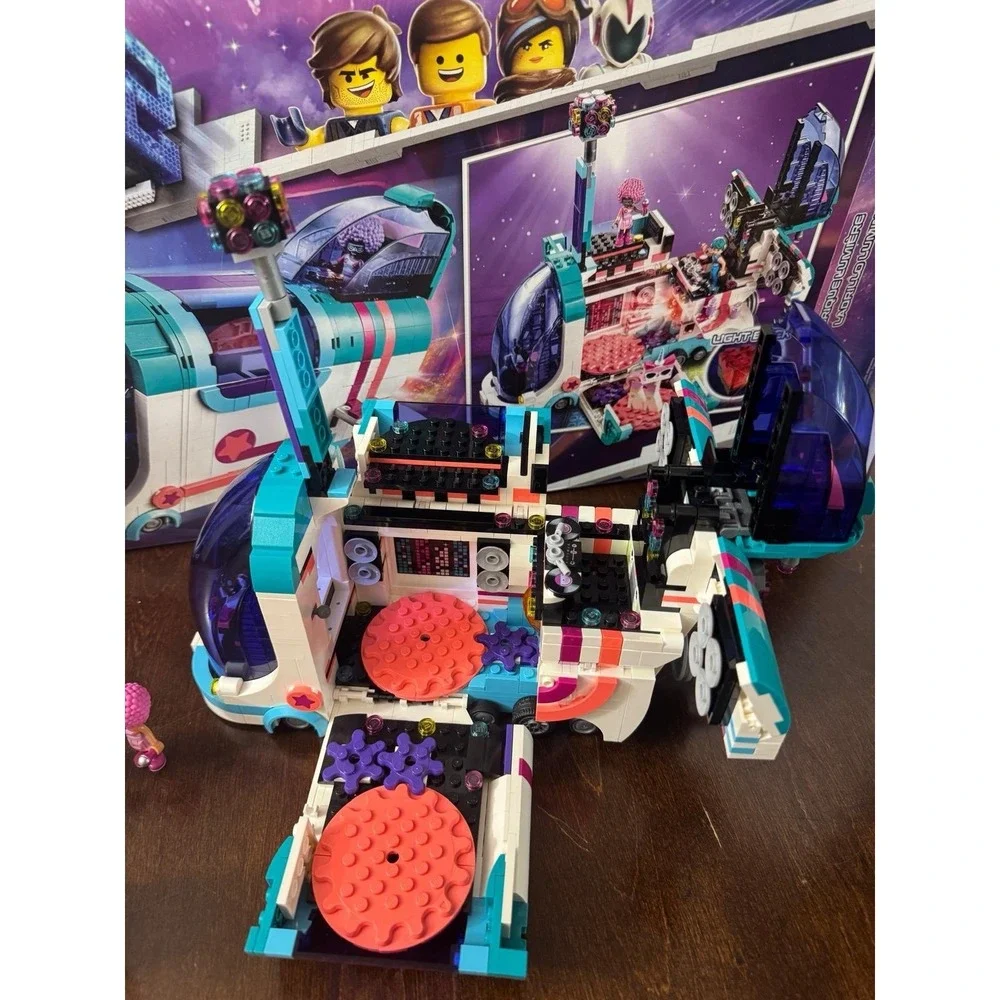 LEGO Movie 2 Pop-Up Party Bus 70828 Complete Set w/Minifigures & Box - No Manual